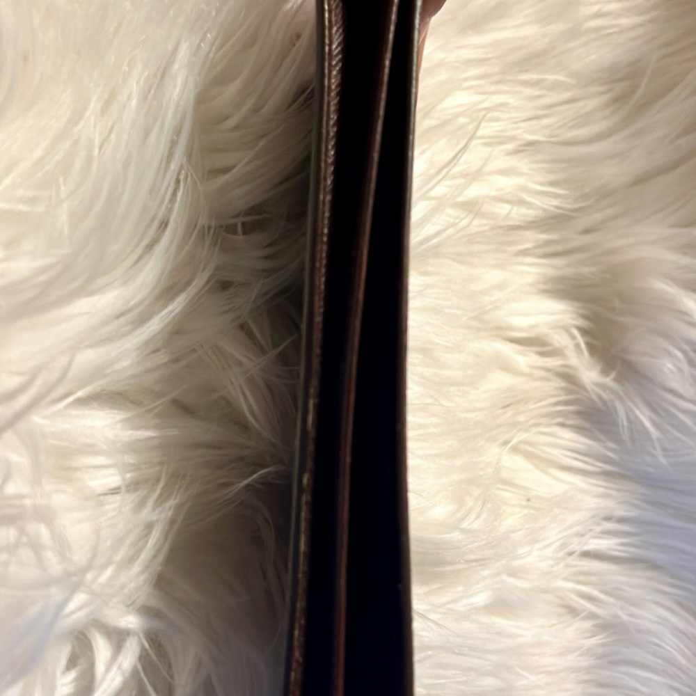 💯% Authentic Louis Vuitton Checkbook Passport Case. - Picture 10 of 10